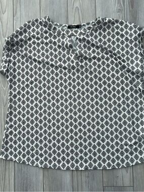 Cure Black & White Geometric Short Sleeve Blouse